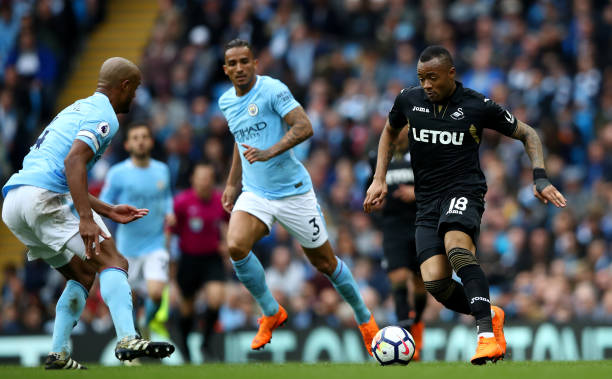 足球比赛中 足球比赛中